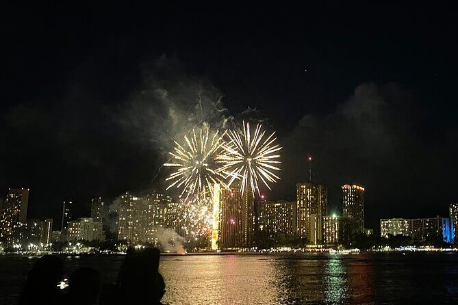 Waikiki: Friday Night Fireworks Catamaran Cruise - Cruising Past Diamond Head and Waikiki’s Coastline