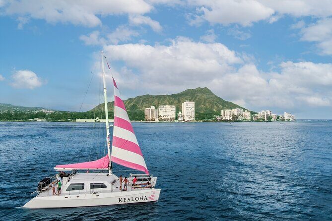 Waikiki: Friday Night Fireworks Catamaran Cruise - Drinks, Snacks, and the Music Factor
