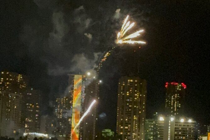 Waikiki Glass Bottom Boat Fireworks Tour - Boats, Stability, and Comfort Realities