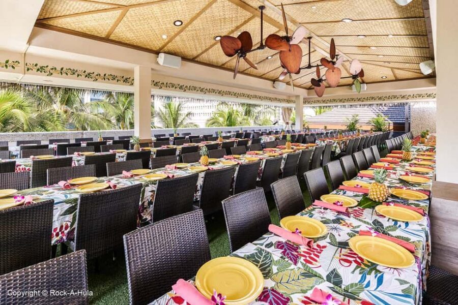 Waikiki: Luau and Buffet w/ optional Rock-A-Hula Show - Pineapple welcome + one E Komo Mai Tai to start