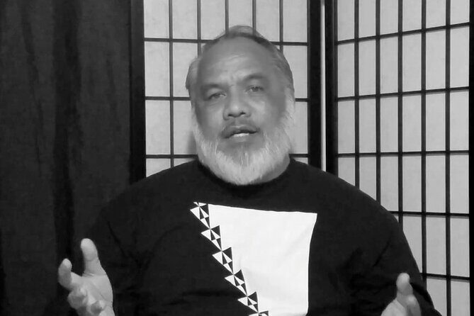 Waikiki Night Marchers Ghost Tour - Meet Lopaka Kapanui: storytelling that keeps you paying attention
