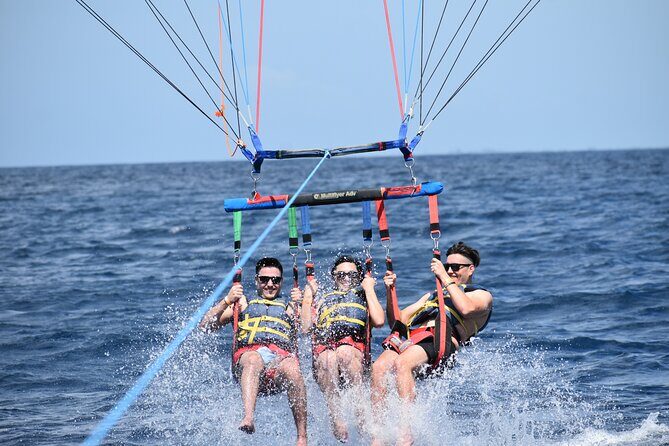 Waikiki: Parasailing in Hawaii - A small-group flight over Diamond Head and the Pacific