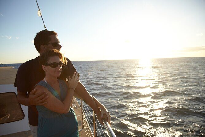 Waikiki Sunset Cocktail Cruise - Hilton Hawaiian Village - A Waikiki sunset cruise that keeps things simple