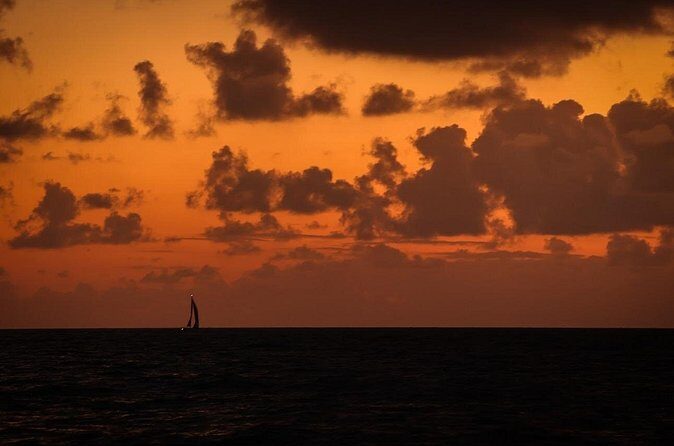 Waikiki Sunset Cruise from Oahu - The 5:00 pm Schedule and Golden Hour Timing