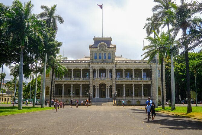 Waikiki Trolley Red Line Heroes & Legends Hop-on Hop-off Tour - A few practical tips that make this tour smoother